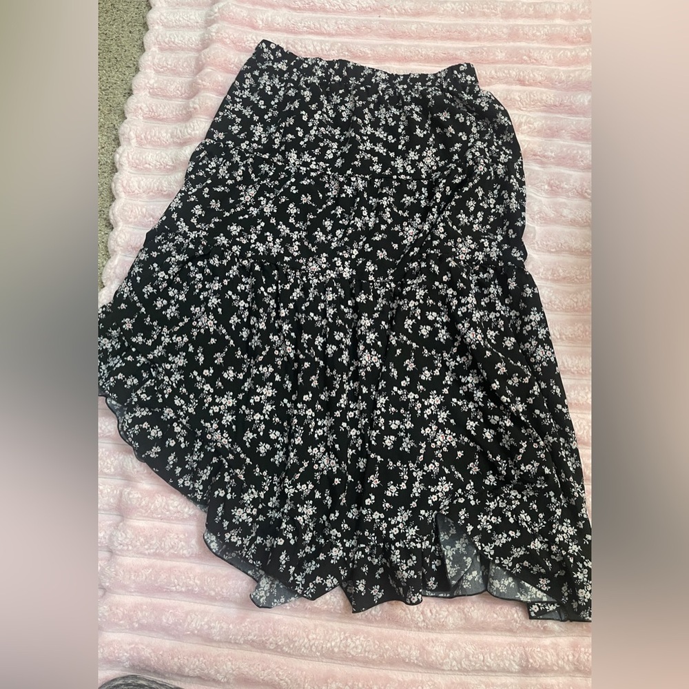 Chic Asymmetrical Black Floral Skirt